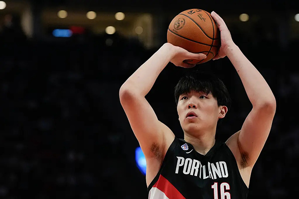 杨瀚森NBA首秀:起步虽艰,未来可期