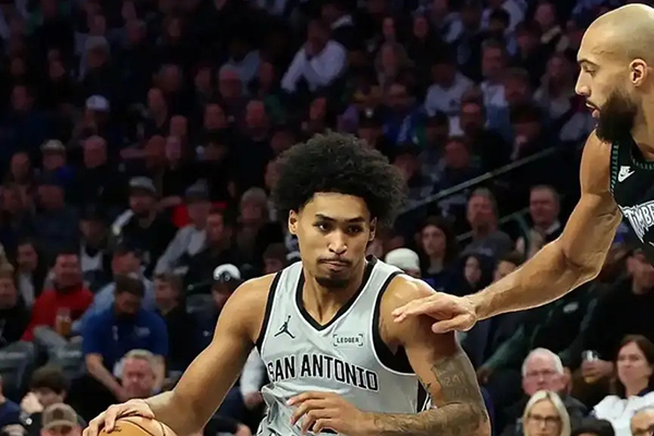 无亚马马刺遇<a href=/lanqiuxm/timberwolves/ target=_blank class=infotextkey>森林狼</a>：后卫拼劲难敌双塔觉醒