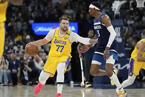 东契奇狂砍49分率湖人擒森林狼，创历史纪录