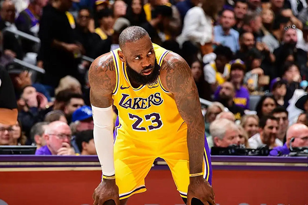 NBA休赛期动态:<a href=/lanqiuxm/lakers/ target=_blank class=infotextkey>湖人</a>伤病、勇士签约与<a href=/lanqiuxm/76ers/ target=_blank class=infotextkey>76人</a>合同进展